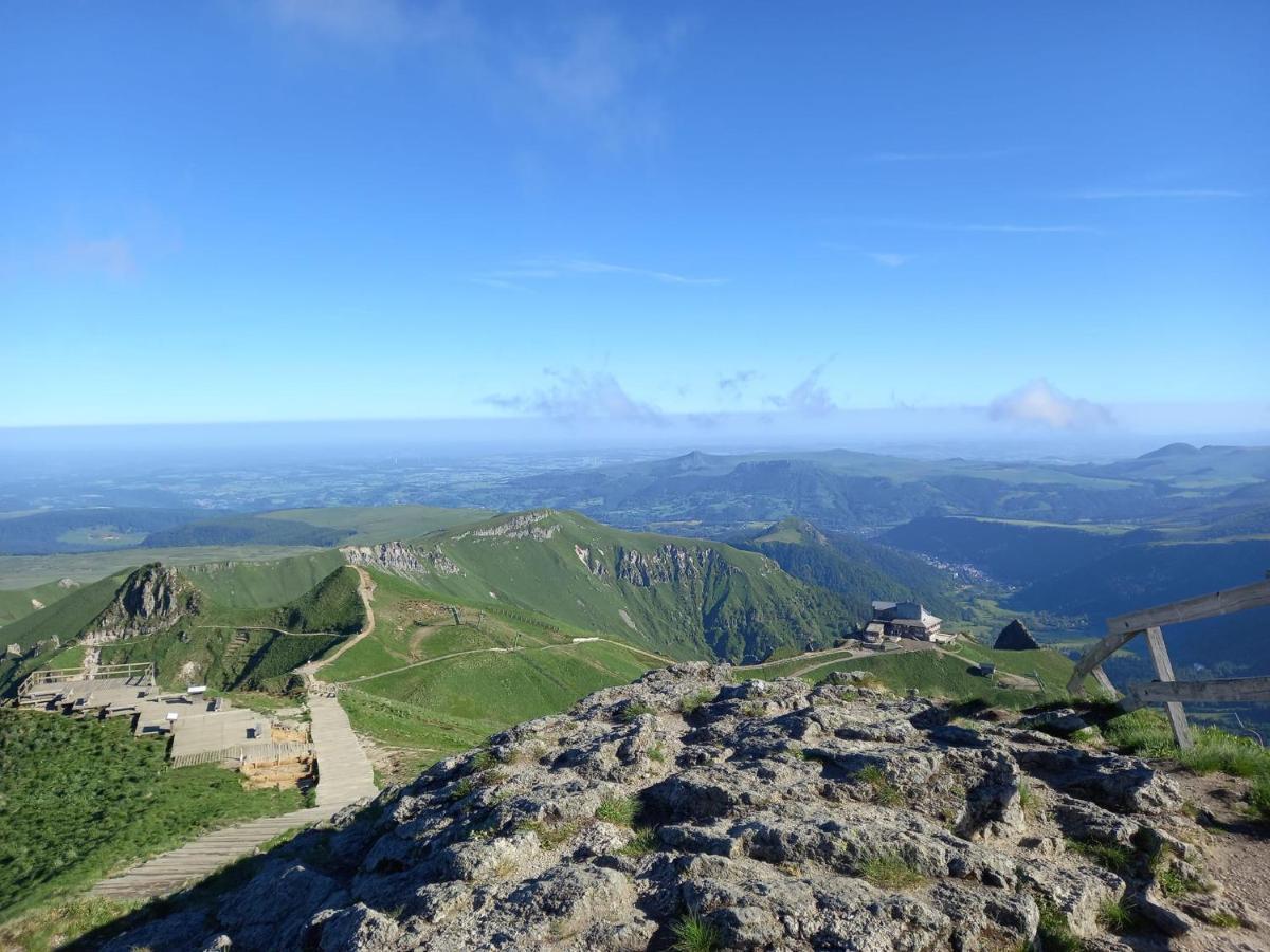 Les gîtes de Recoleine Nébouzat Exterior foto